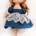 عروسة قماش مصنوعة يدوياً